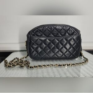 Luxurious Black Quilted Crossbody Bag with Gold Chain